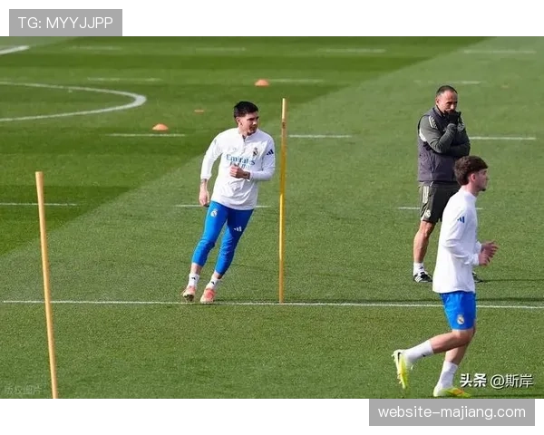 伯纳乌的寂静与狂欢:回顾皇马逆转巴黎的史诗之夜 伯纳乌的寂静与狂欢:回顾皇马逆转巴黎的史诗之夜